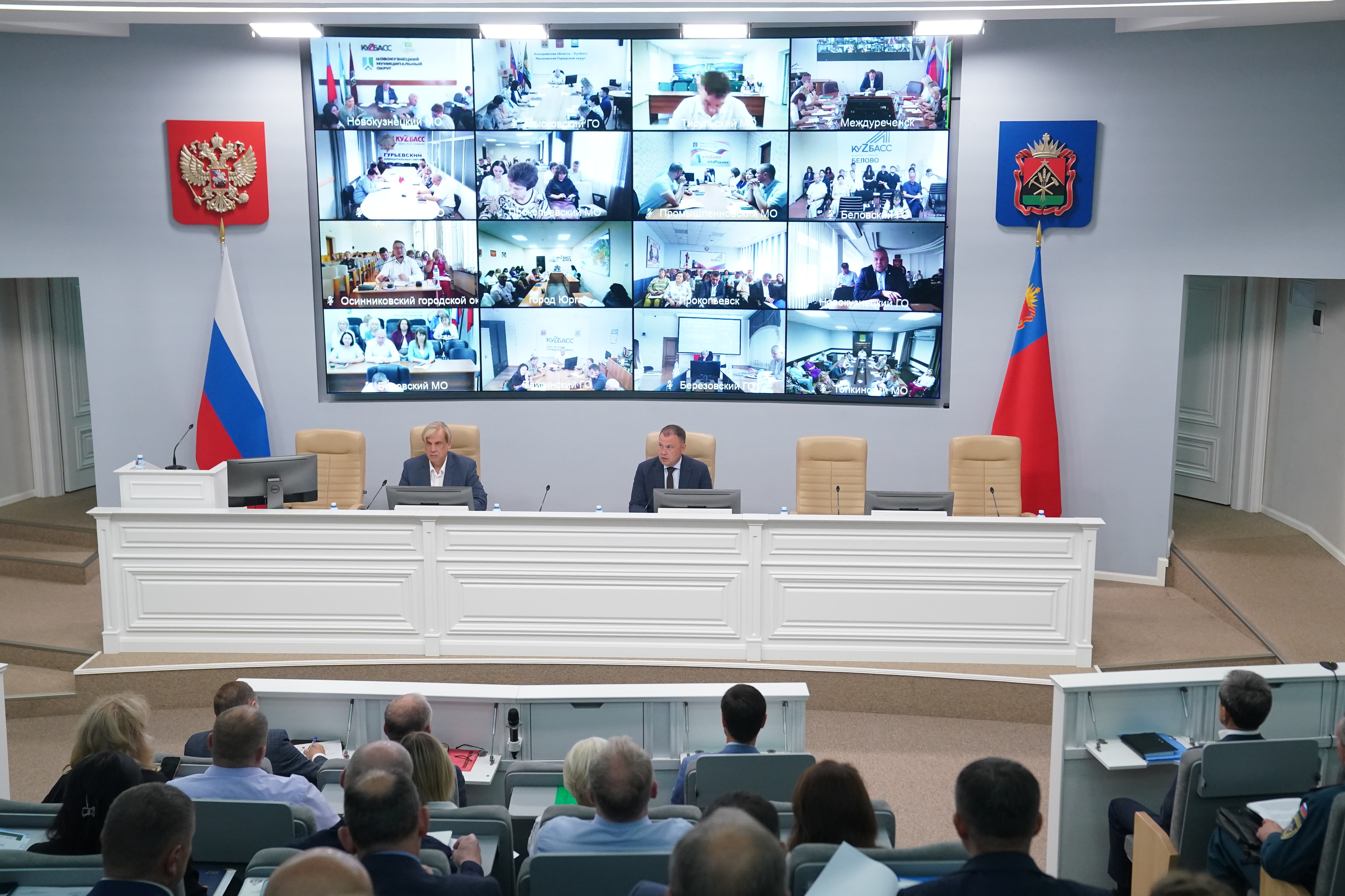 Илья Середюк поручил главам муниципалитетов и ведомств открыть комментарии в мессенджере Макс.jpg
