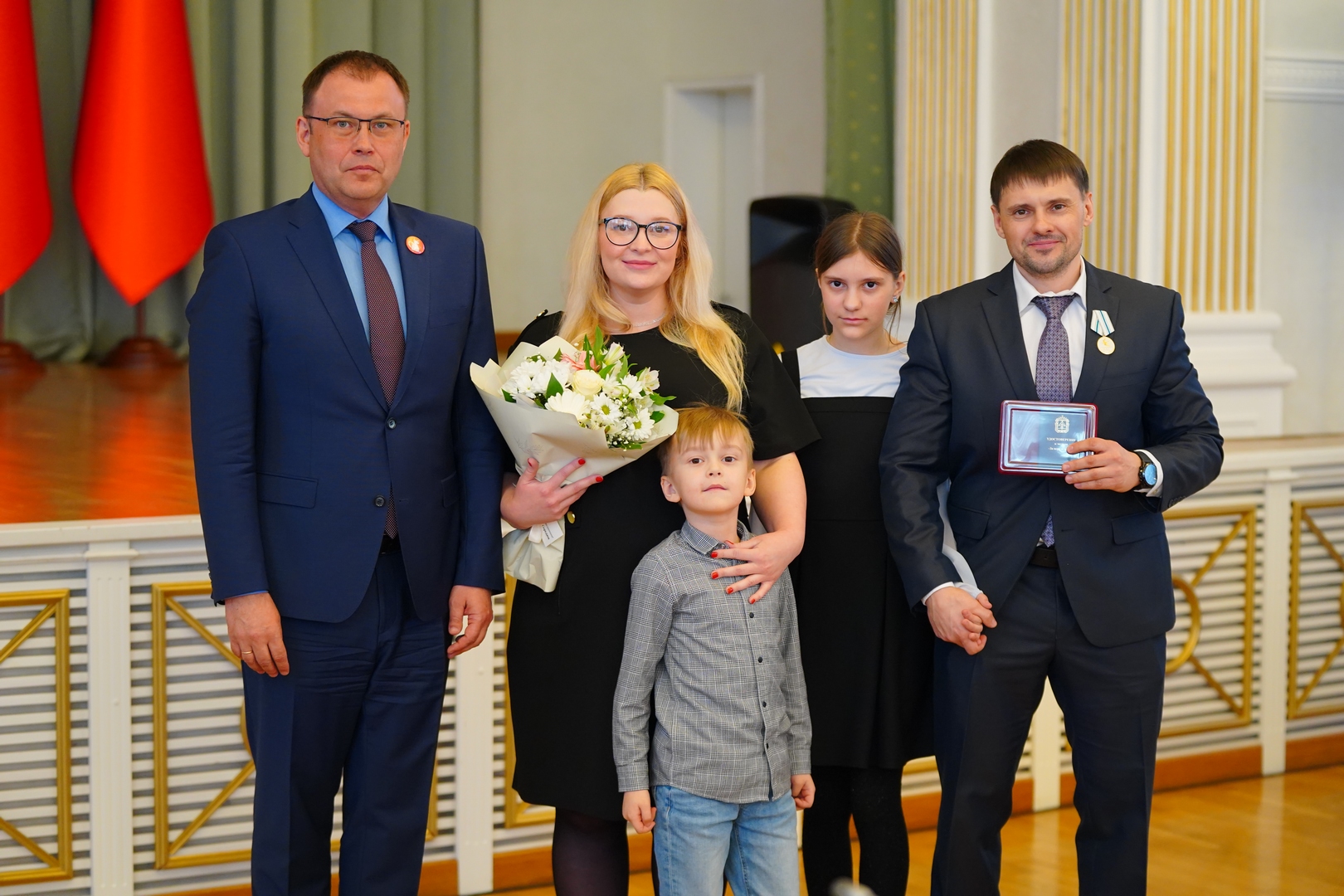 31.03 хоккеисты награждение9.jpeg
