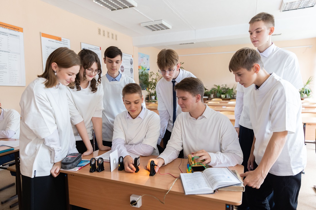 Инженерный класс в школе 79 в Новокузнецке.jpg Инженерный класс в школе 79 в Новокузнецке.jpg