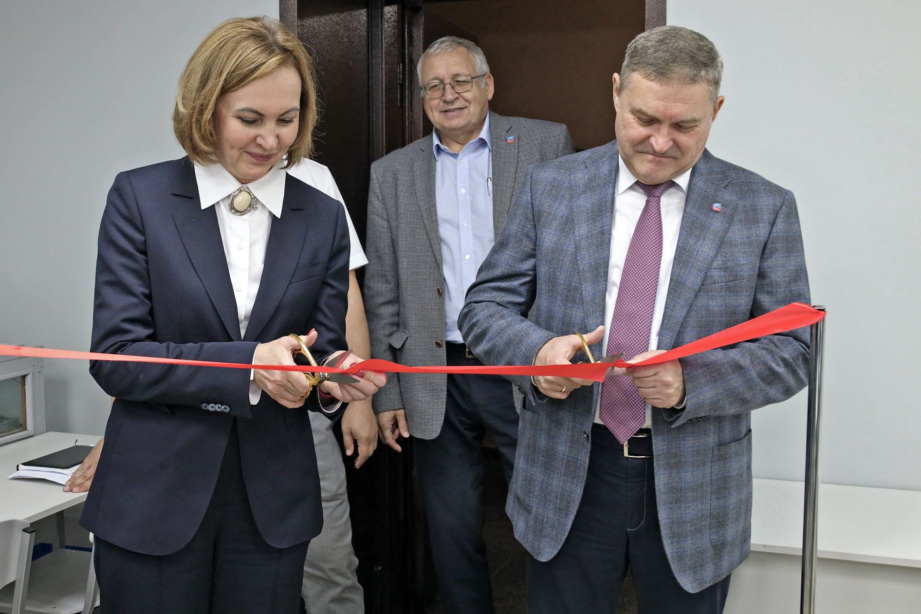 На церемонии открытия лаборатории.jpg