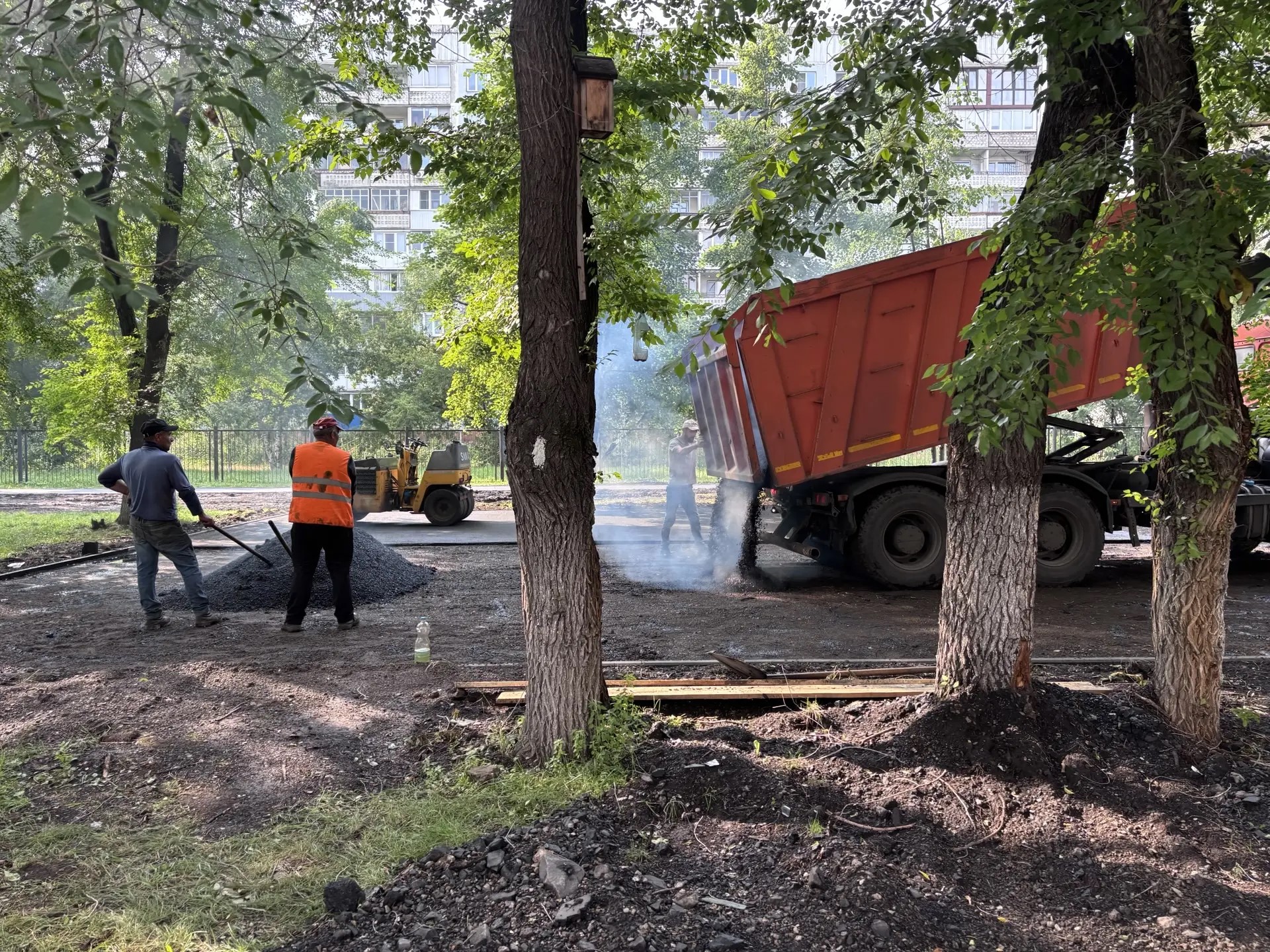 В школе 2 Центрального района завершается создание современной спортивной площадки. (3).jpg