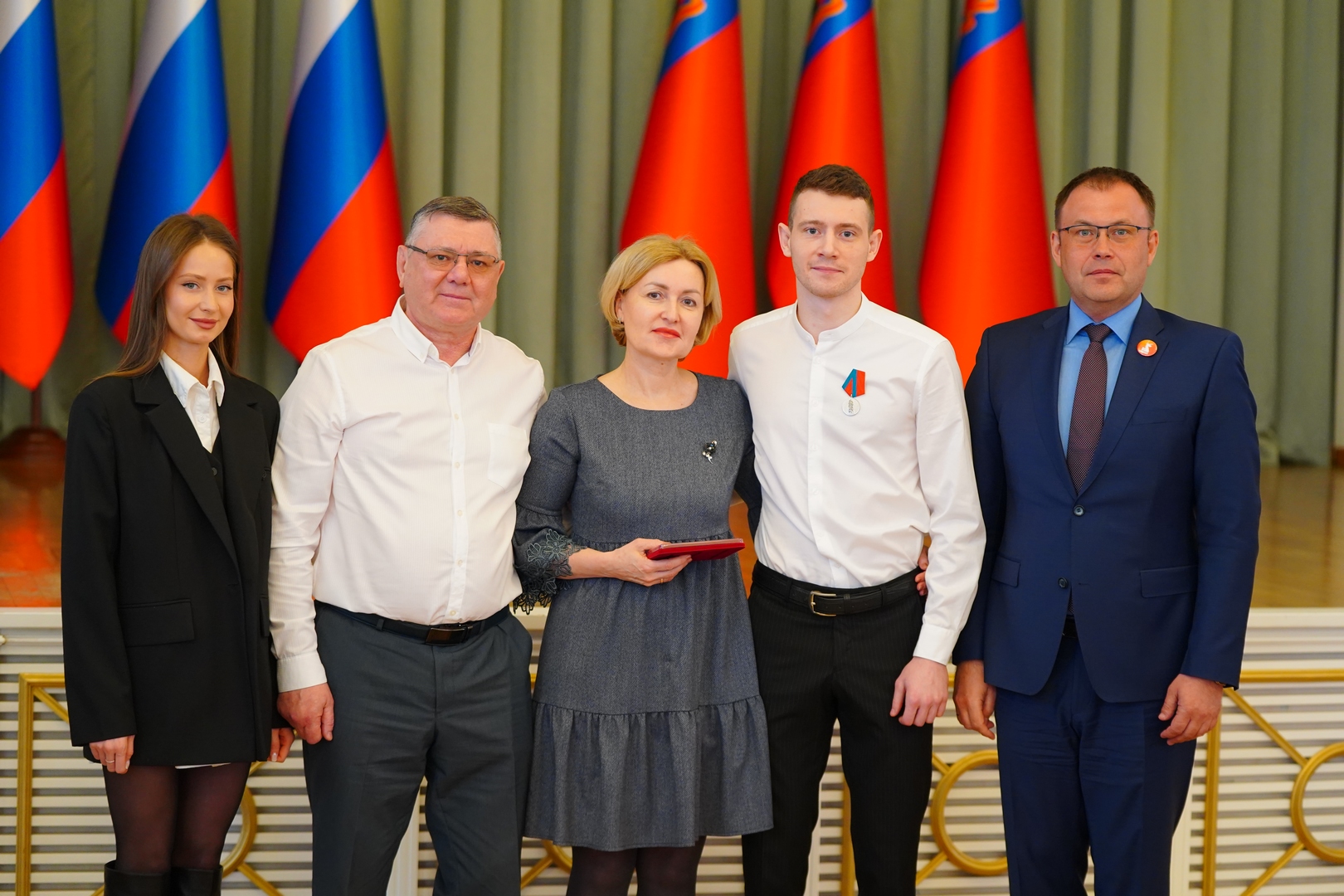 31.03 хоккеисты награждение8.jpeg
